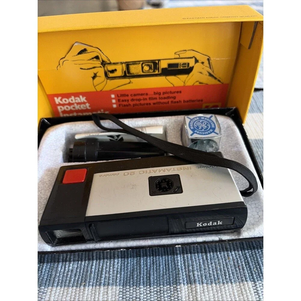 Vintage Pocket Instamatic 20 With Sylvania Magic Cubes And Extender Original Box